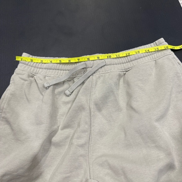 Gymshark Green Cutoff Sweat Shorts - Picture 10 of 12